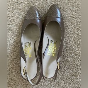 Vintage Salvatore Ferragamo pump shoes